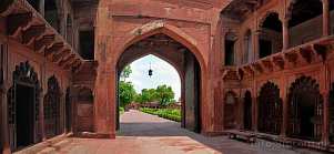 1BB8-0110; 6022 x 2795 pix; Asia, India, Agra, Red Fort, gate